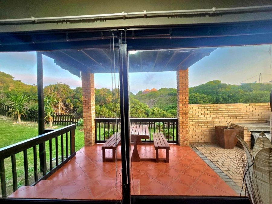 4 Bedroom Property for Sale in Paradise Beach Eastern Cape